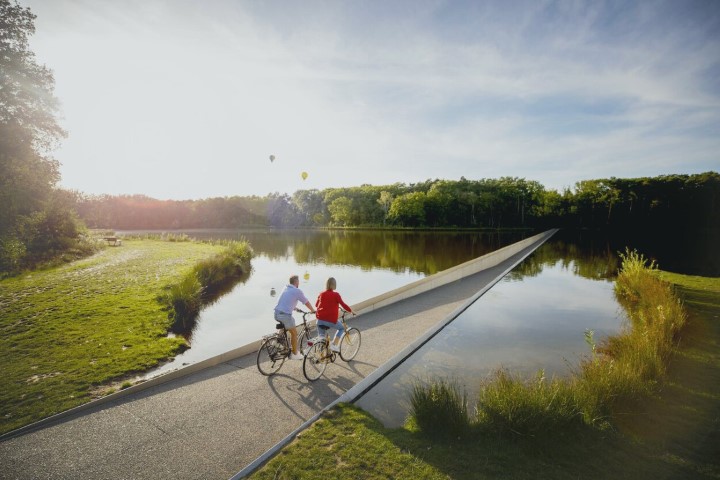 Fietsen door het water